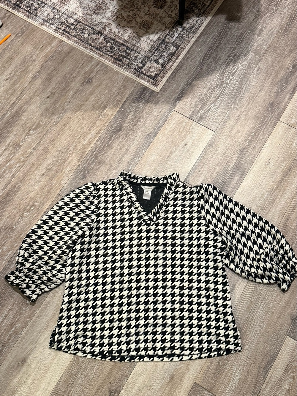 Multiples Black White Houndstooth Ruffle V-Neck Top Petite XL PXL